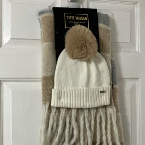 Steve Madden White Beanie and Scarf Set